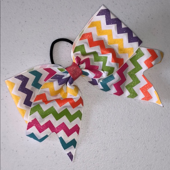 🎀 Bow - Multi-Colored Chevron - Picture 1 of 3